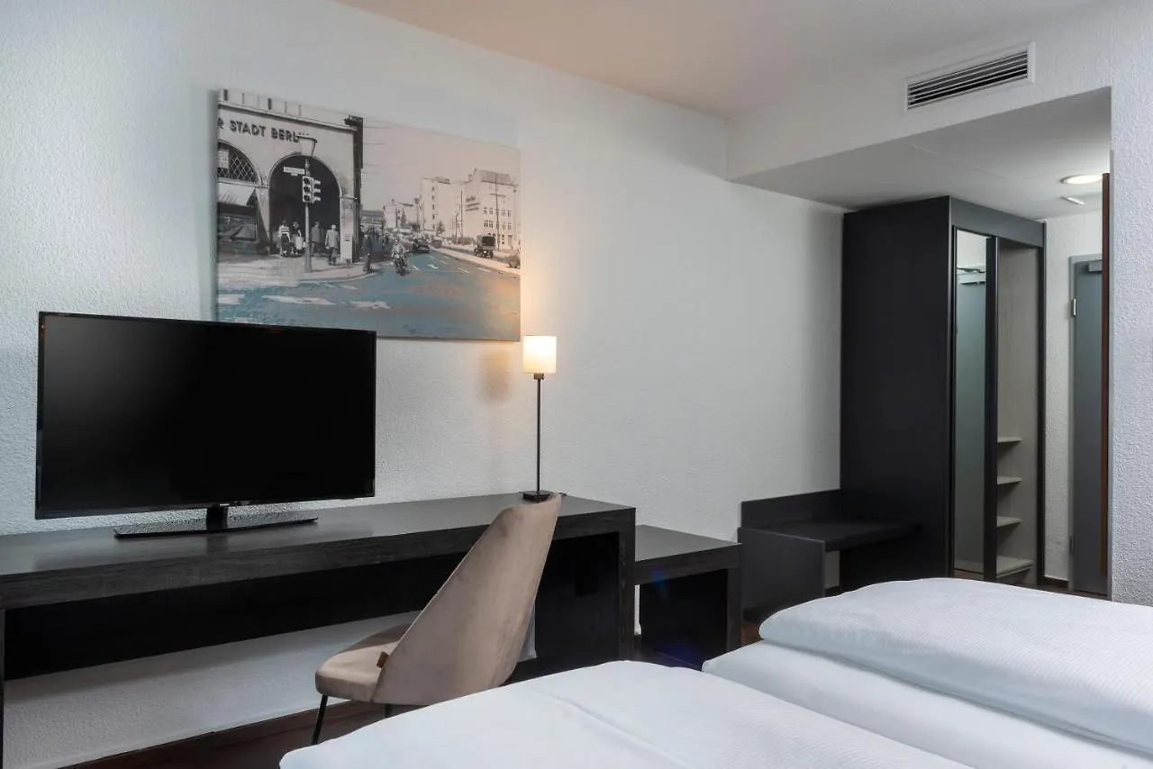 City Hotel Berlin East 4*,